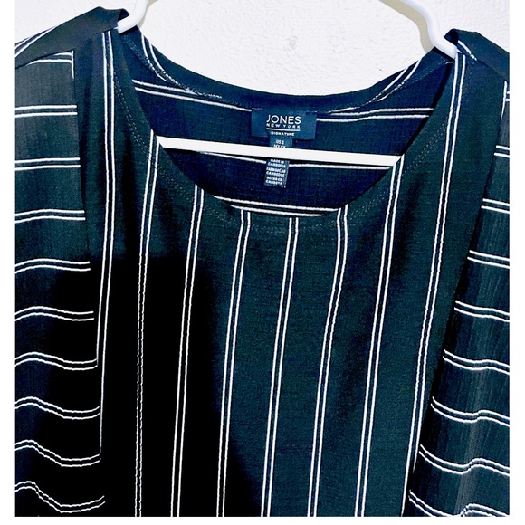 🍁🎄 3 for $10. Beautiful blouse with a bow to adjust at the waist. Never worn. - Picture 5 of 8